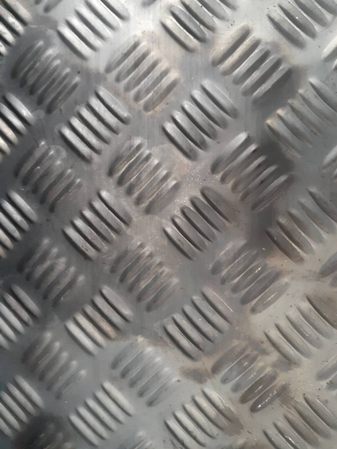 chekered-plate-sheet-high-quality-prakan-steel เหล็กแผ่นลายตีนเป็ด Checkered Plate สำหรับงานพื้นกันลื่น ขนาดมาตรฐาน 4x8 ฟุต